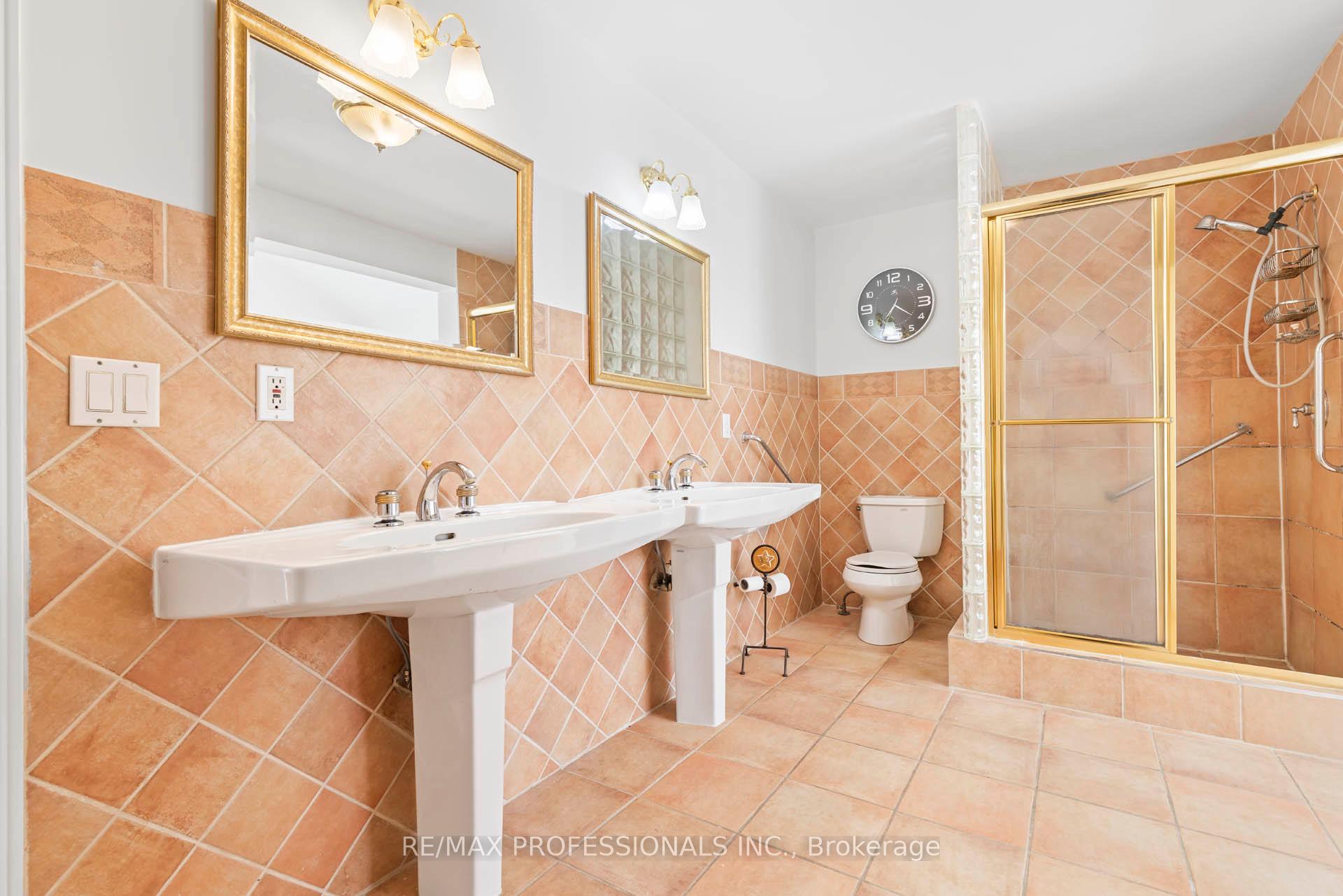 Photo 21 of 560 Meadow Wood Road, Mississauga, Clarkson — HOMEH