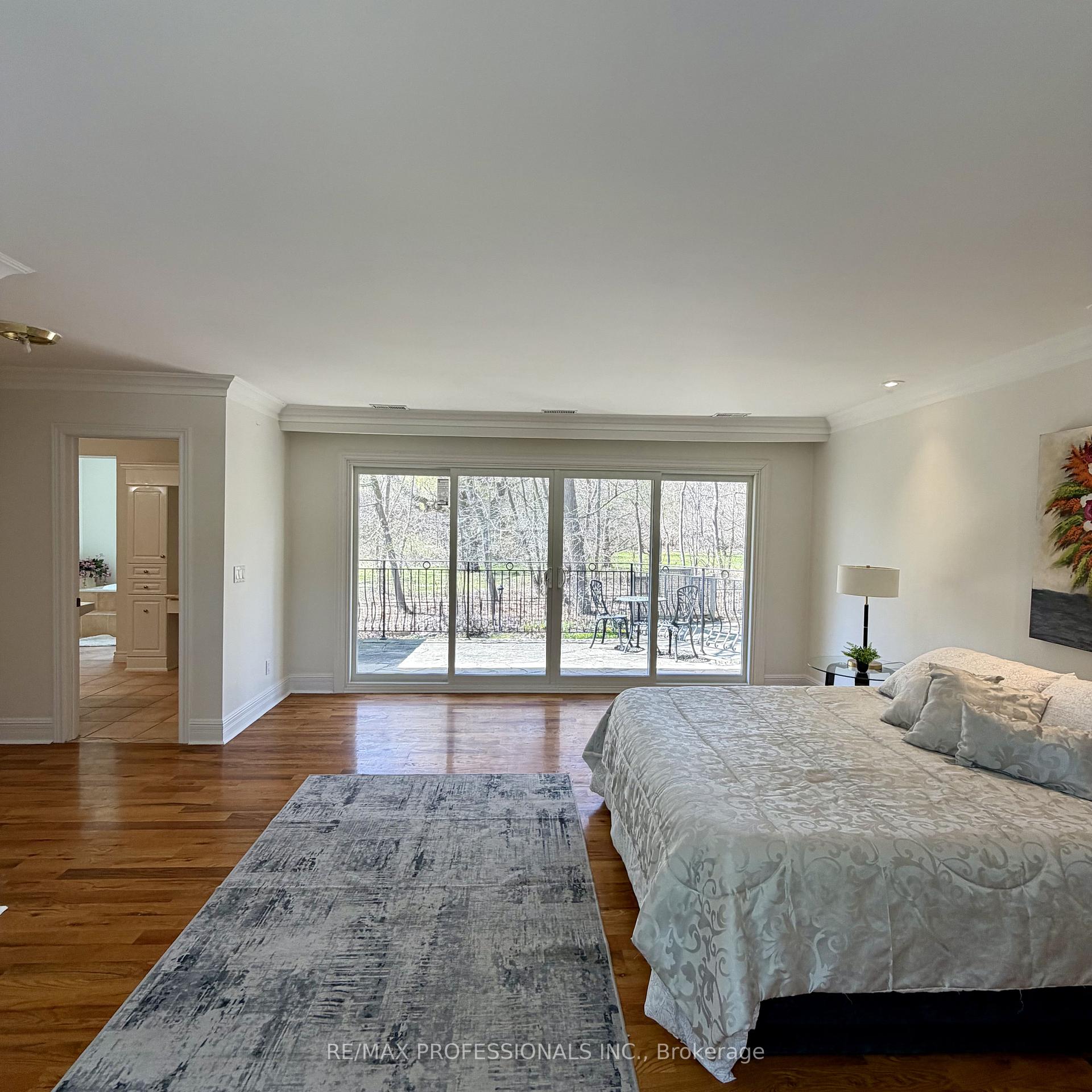 Photo 24 of 560 Meadow Wood Road, Mississauga, Clarkson — HOMEH