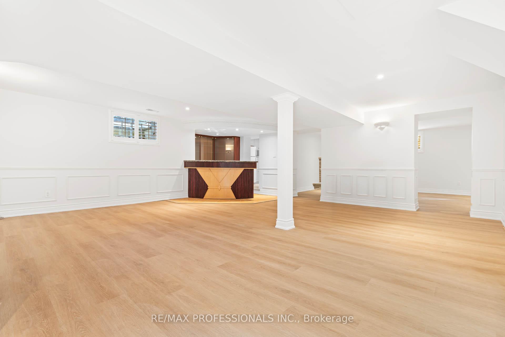 Photo 25 of 560 Meadow Wood Road, Mississauga, Clarkson — HOMEH