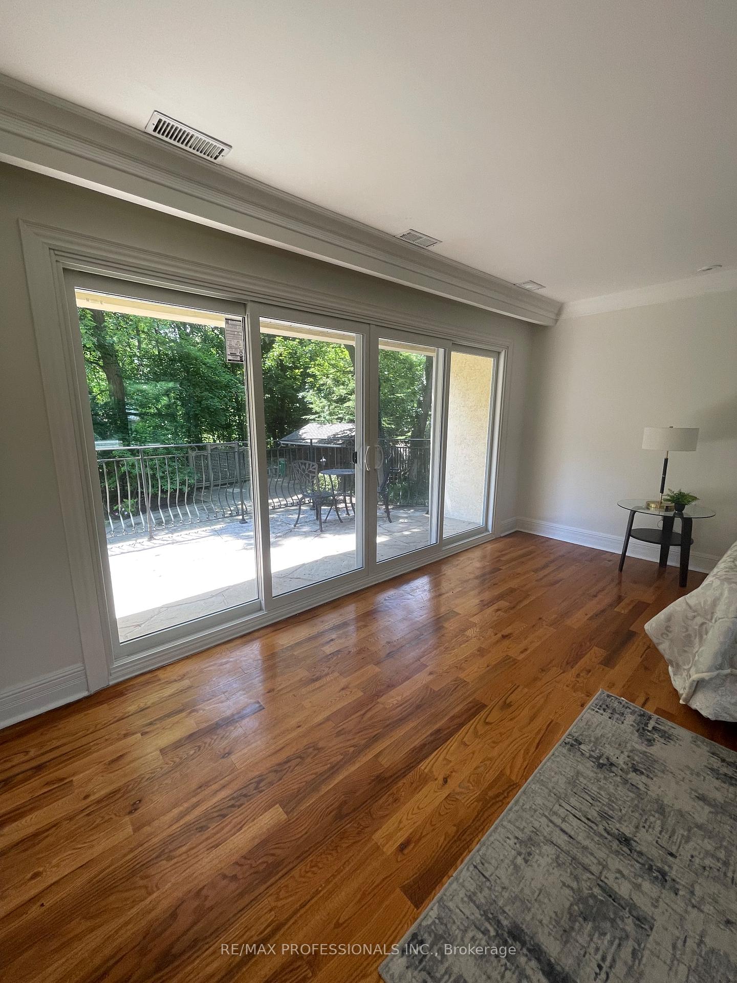 Photo 33 of 560 Meadow Wood Road, Mississauga, Clarkson — HOMEH