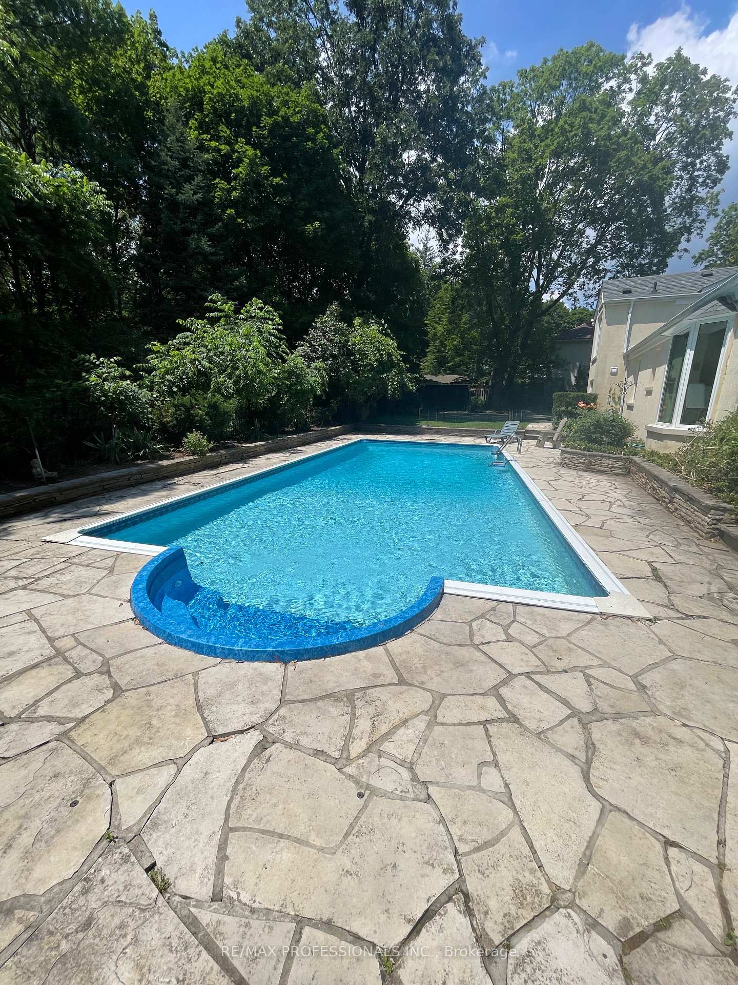 Photo 34 of 560 Meadow Wood Road, Mississauga, Clarkson — HOMEH