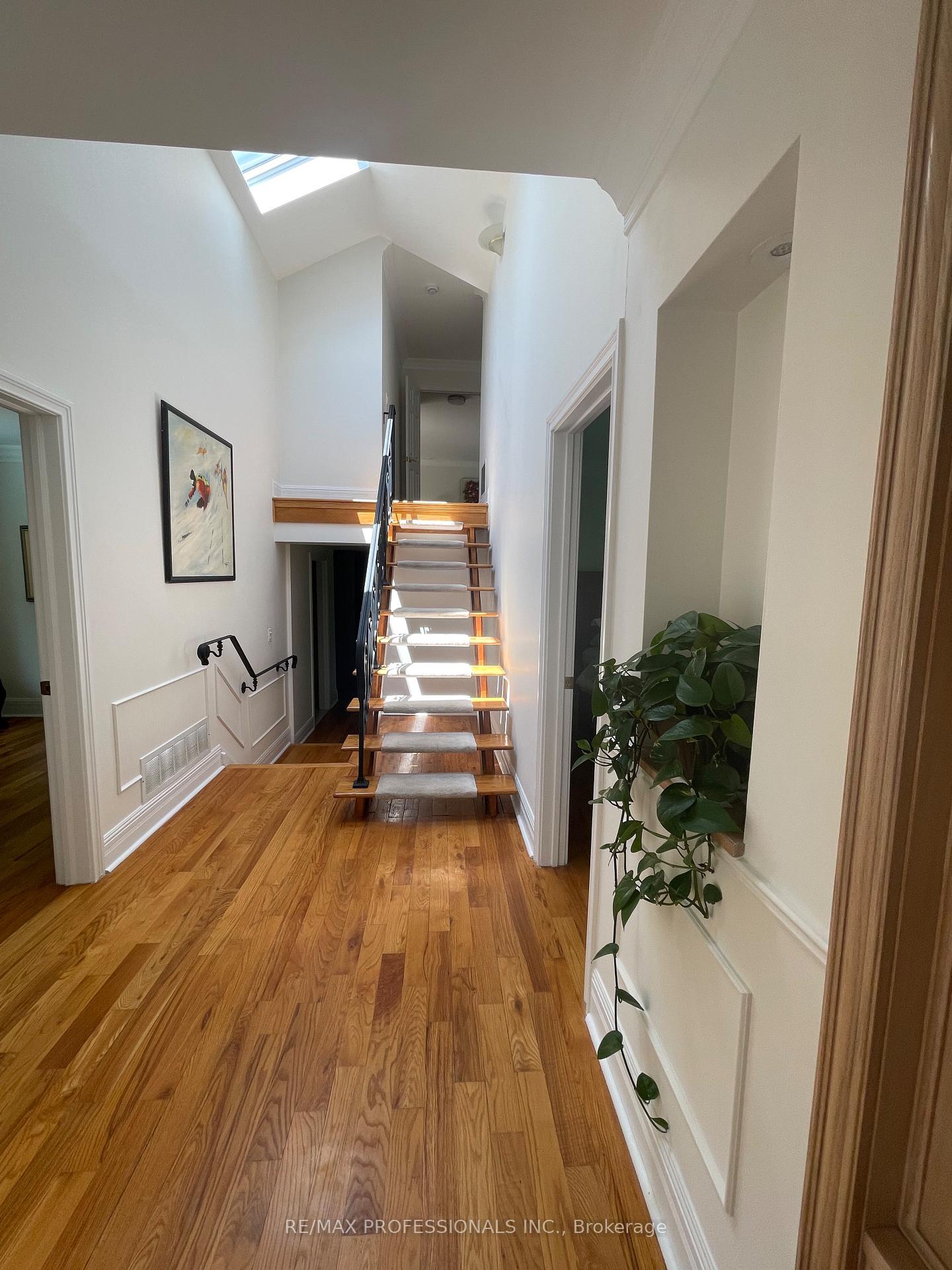 Photo 37 of 560 Meadow Wood Road, Mississauga, Clarkson — HOMEH