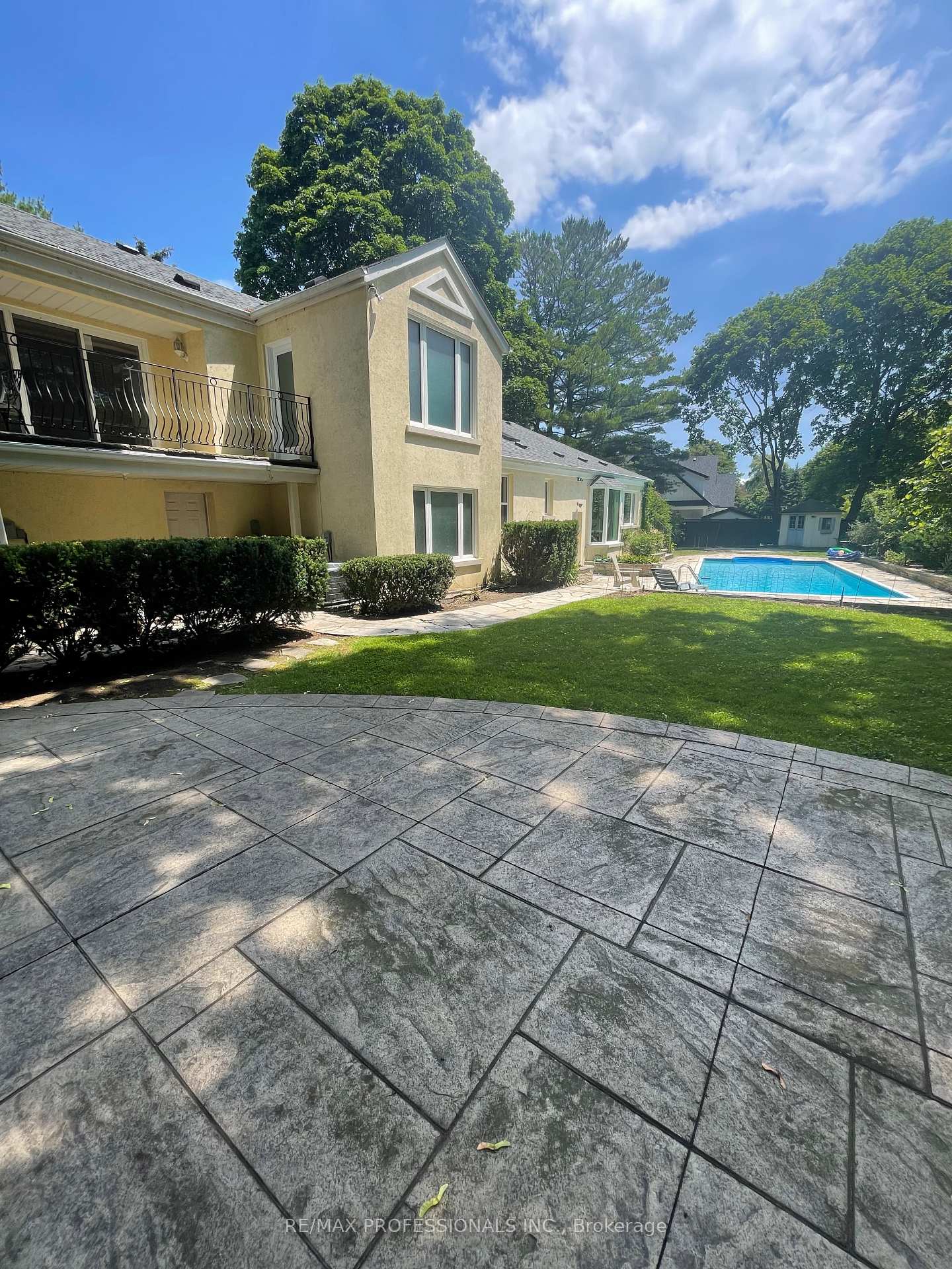 Photo 38 of 560 Meadow Wood Road, Mississauga, Clarkson — HOMEH