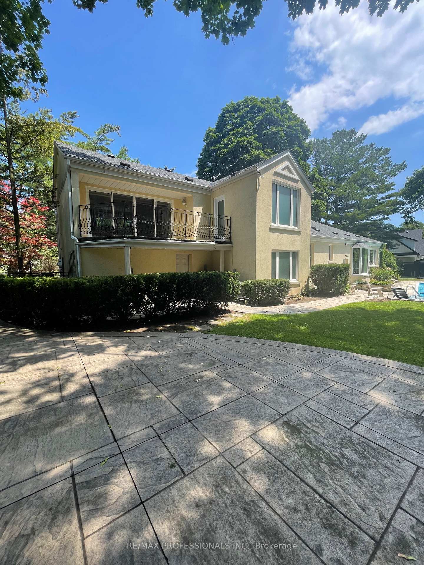 Photo 39 of 560 Meadow Wood Road, Mississauga, Clarkson — HOMEH