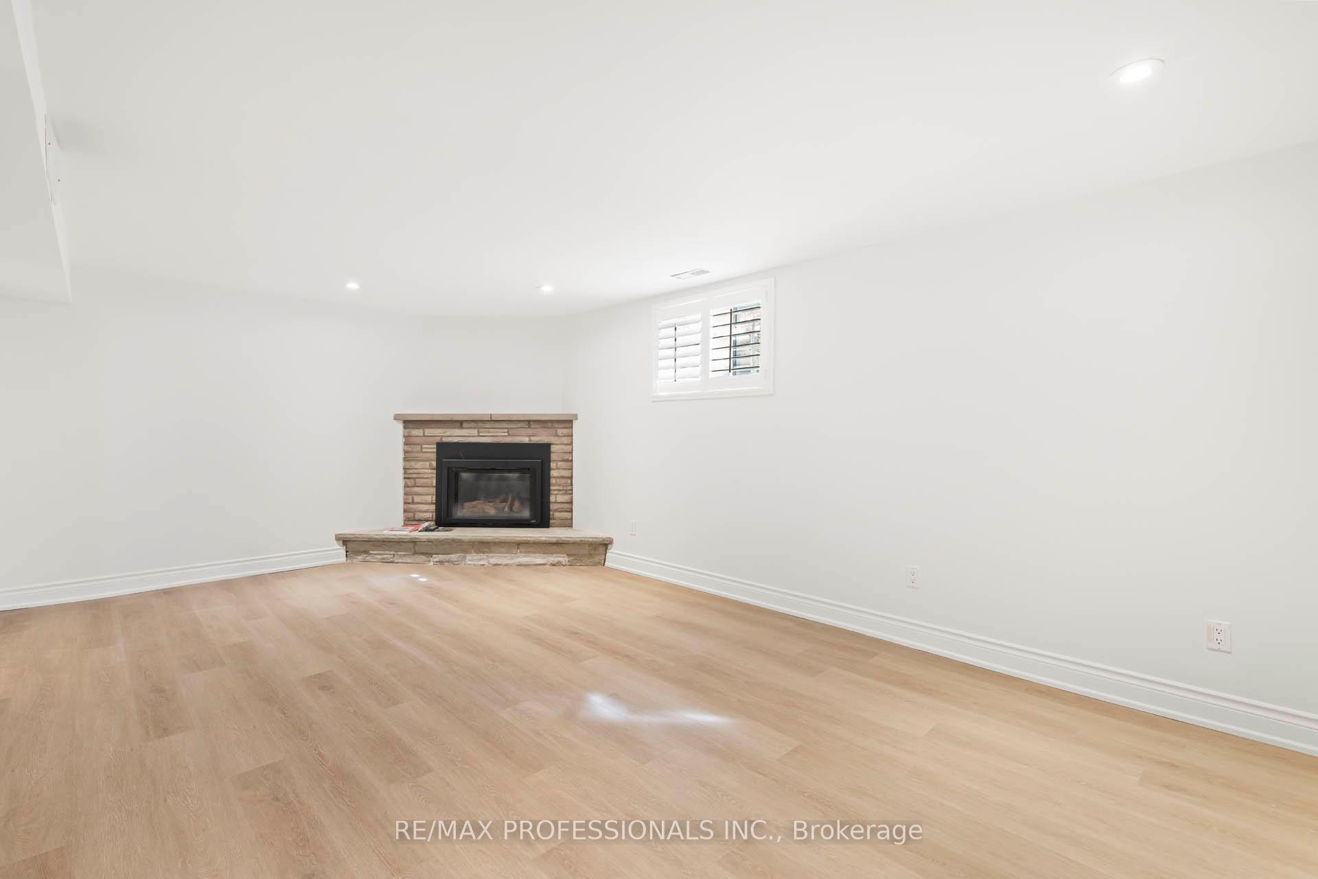 Photo 26 of 560 Meadow Wood Road, Mississauga, Clarkson — HOMEH