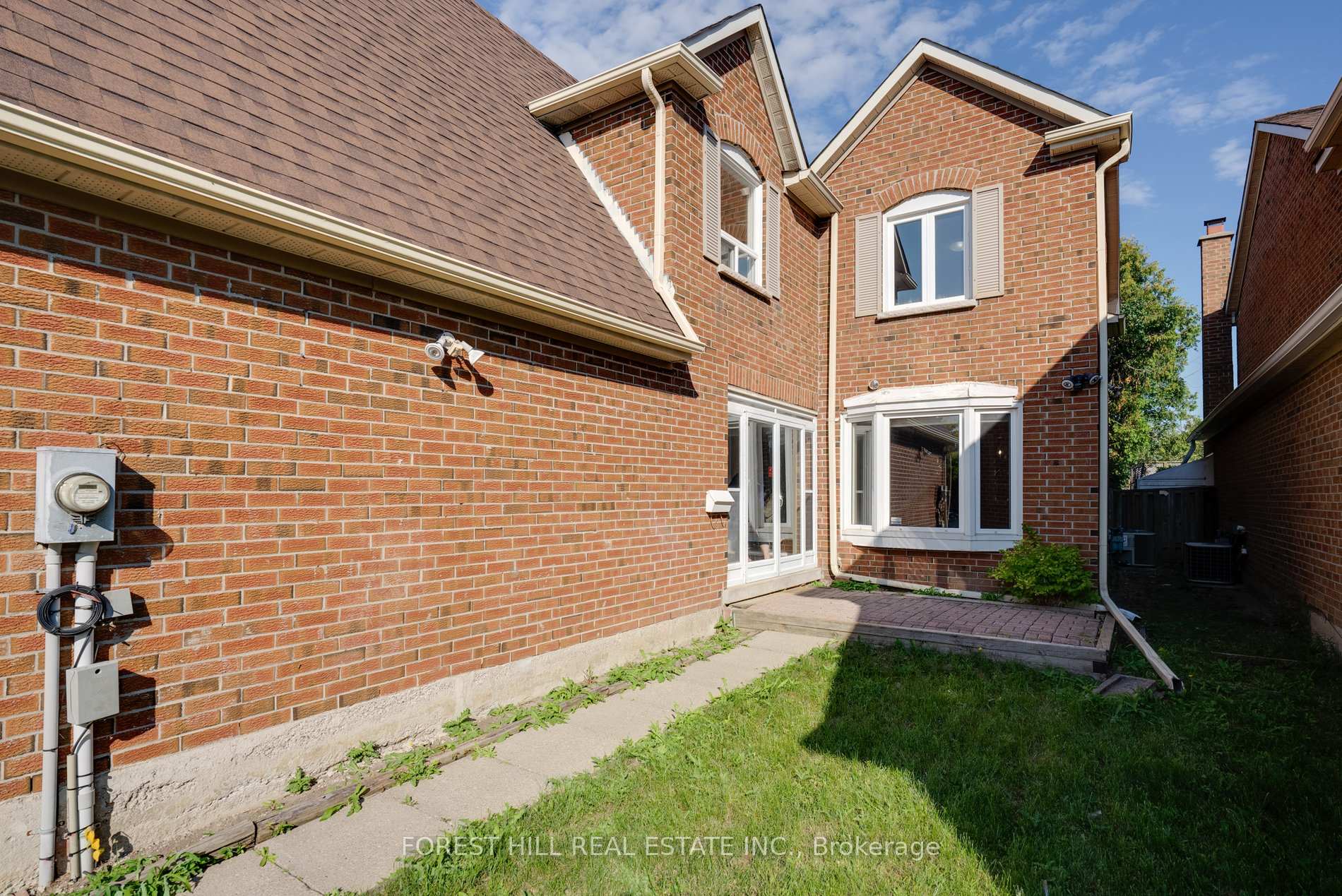 Photo 2 of 300 Conley Street, Vaughan, Lakeview Estates — HOMEH
