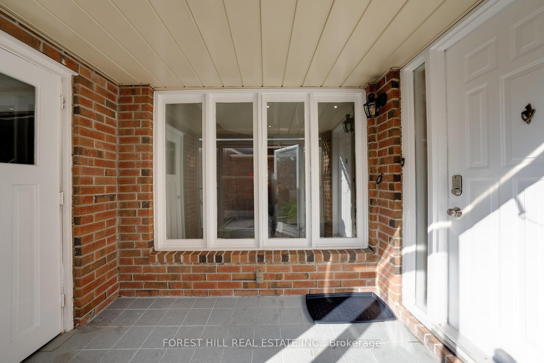 Photo 3 of 300 Conley Street, Vaughan, Lakeview Estates — HOMEH