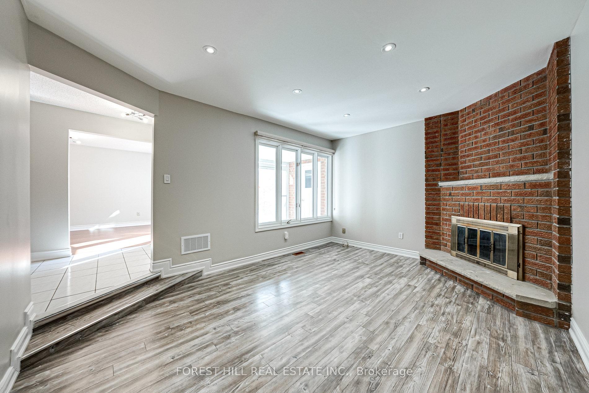 Photo 6 of 300 Conley Street, Vaughan, Lakeview Estates — HOMEH