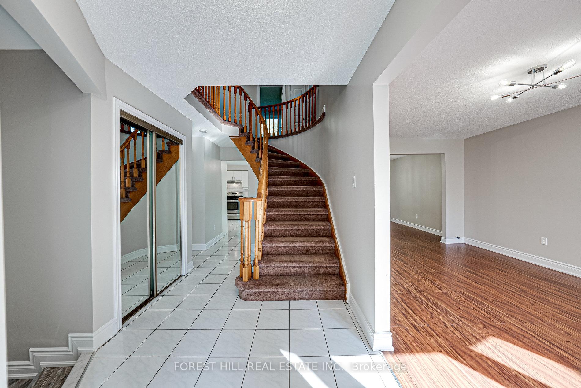 Photo 7 of 300 Conley Street, Vaughan, Lakeview Estates — HOMEH