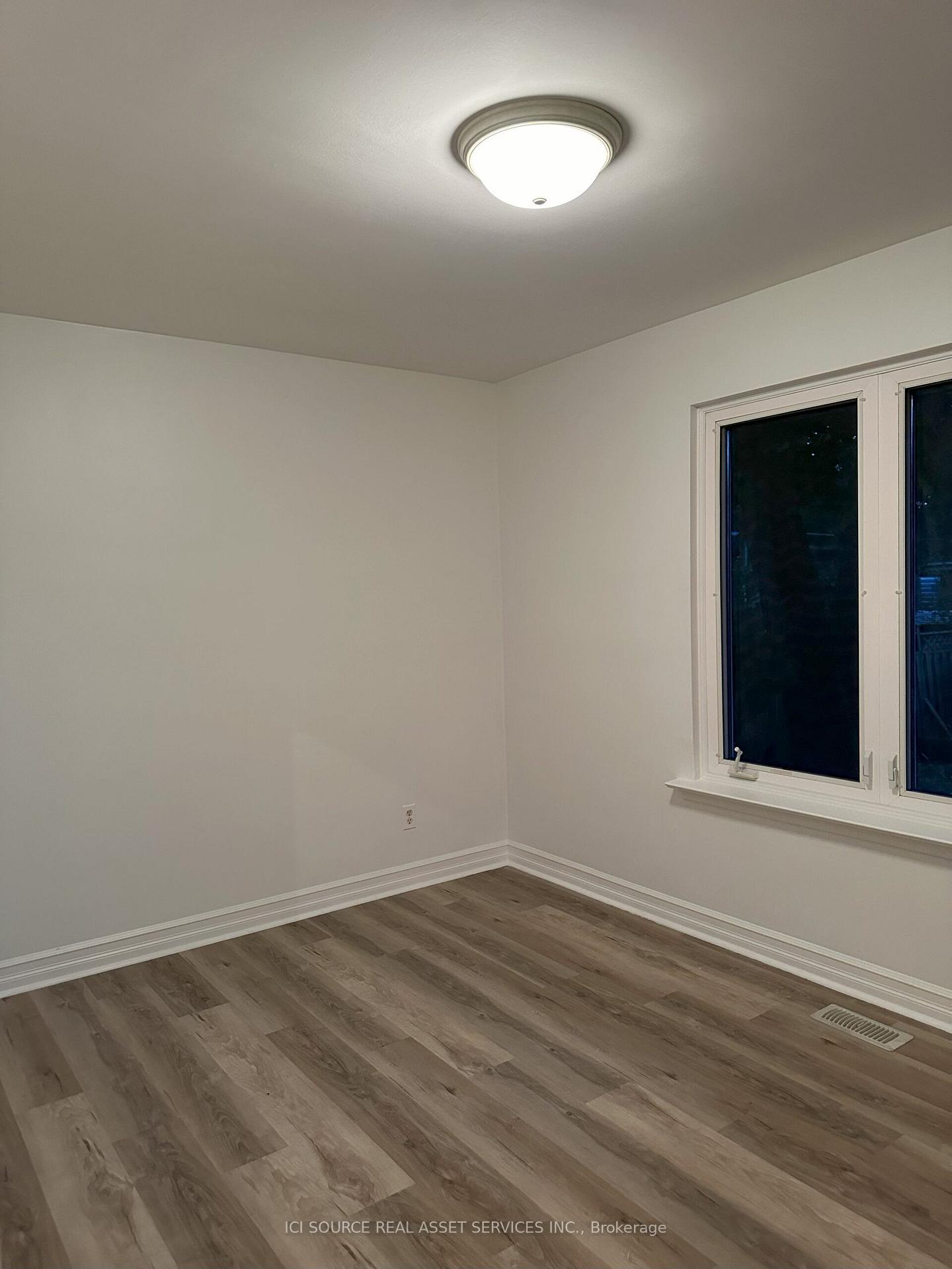 Photo 8 of 570 Wingrove Crescent, Oakville, West — HOMEH