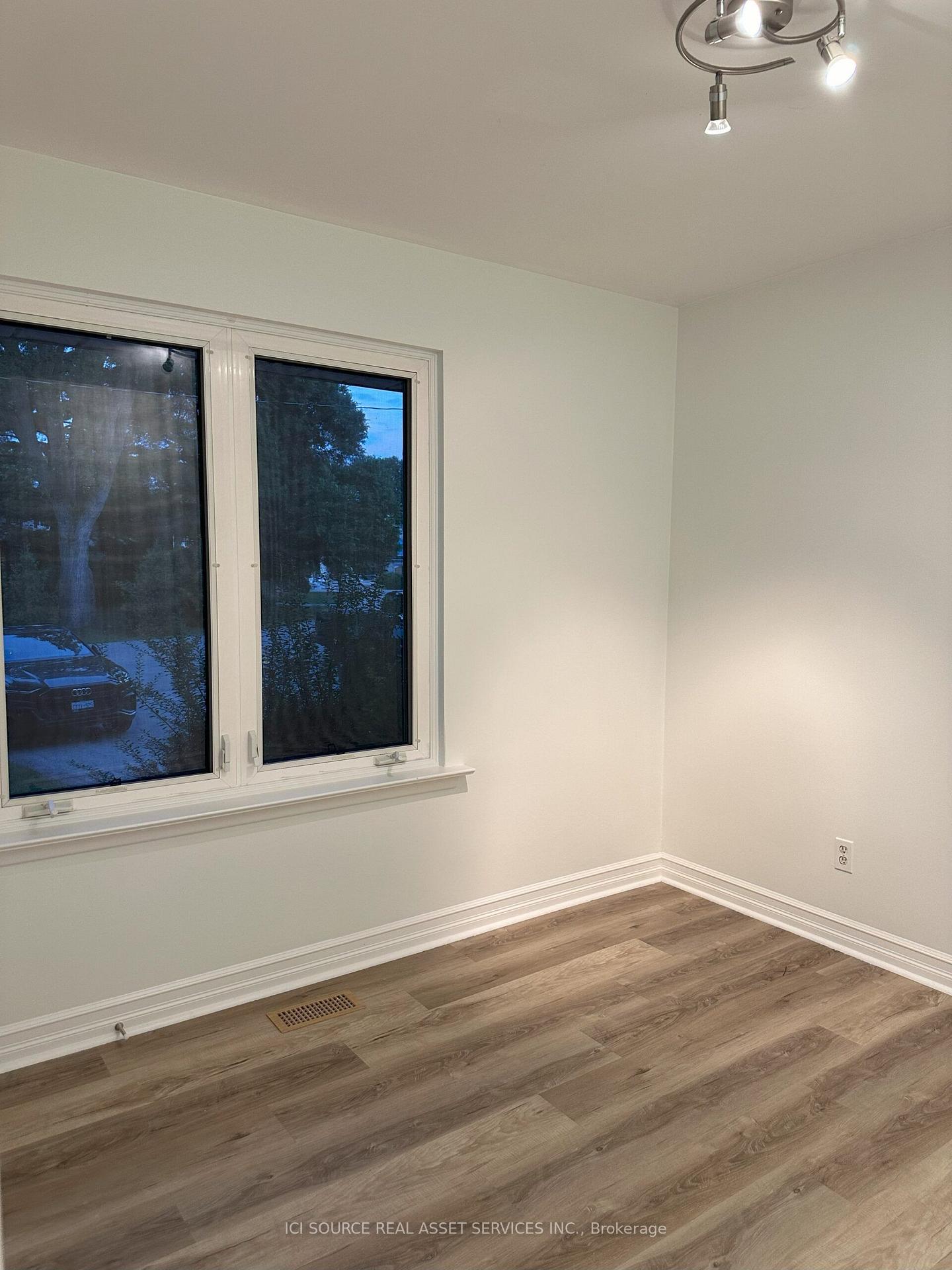 Photo 9 of 570 Wingrove Crescent, Oakville, West — HOMEH