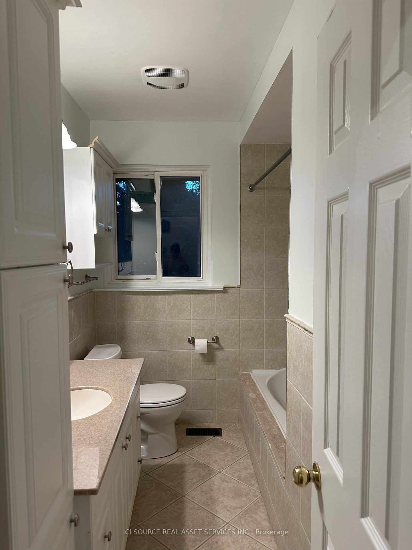 Photo 10 of 570 Wingrove Crescent, Oakville, West — HOMEH