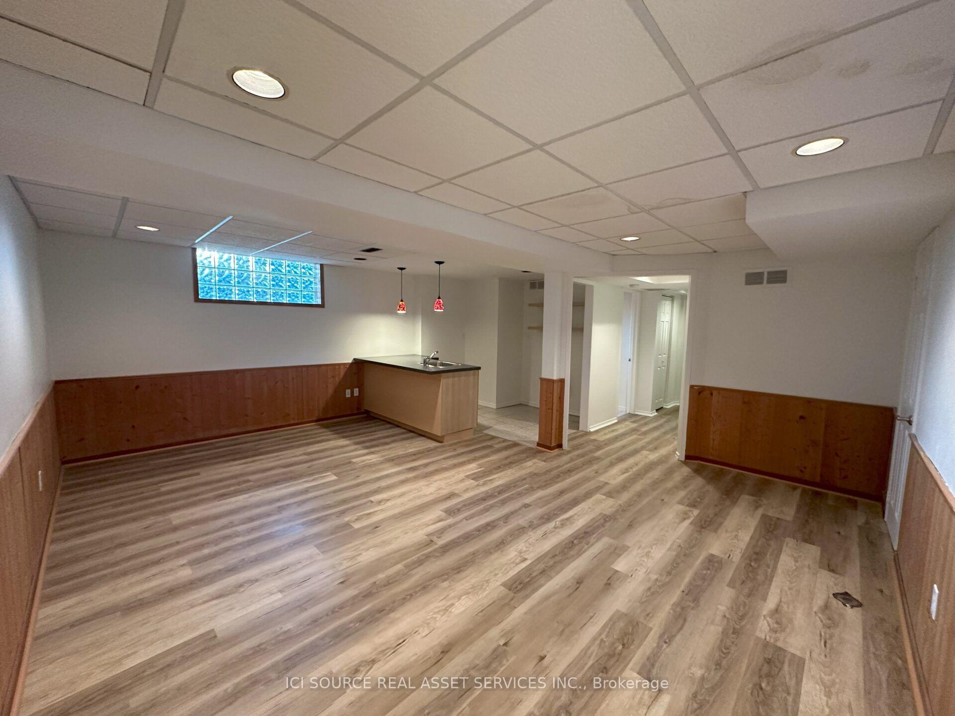 Photo 13 of 570 Wingrove Crescent, Oakville, West — HOMEH