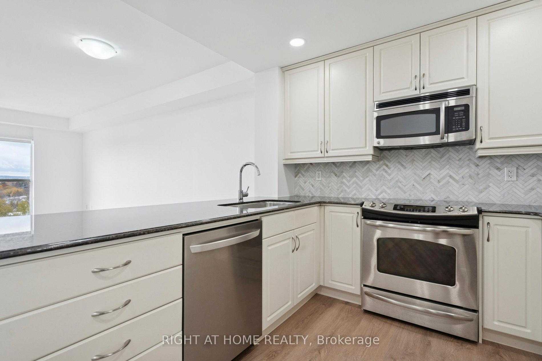 Photo 5 of Unit 1002, 551 Maple Avenue, Burlington, Brant — HOMEH