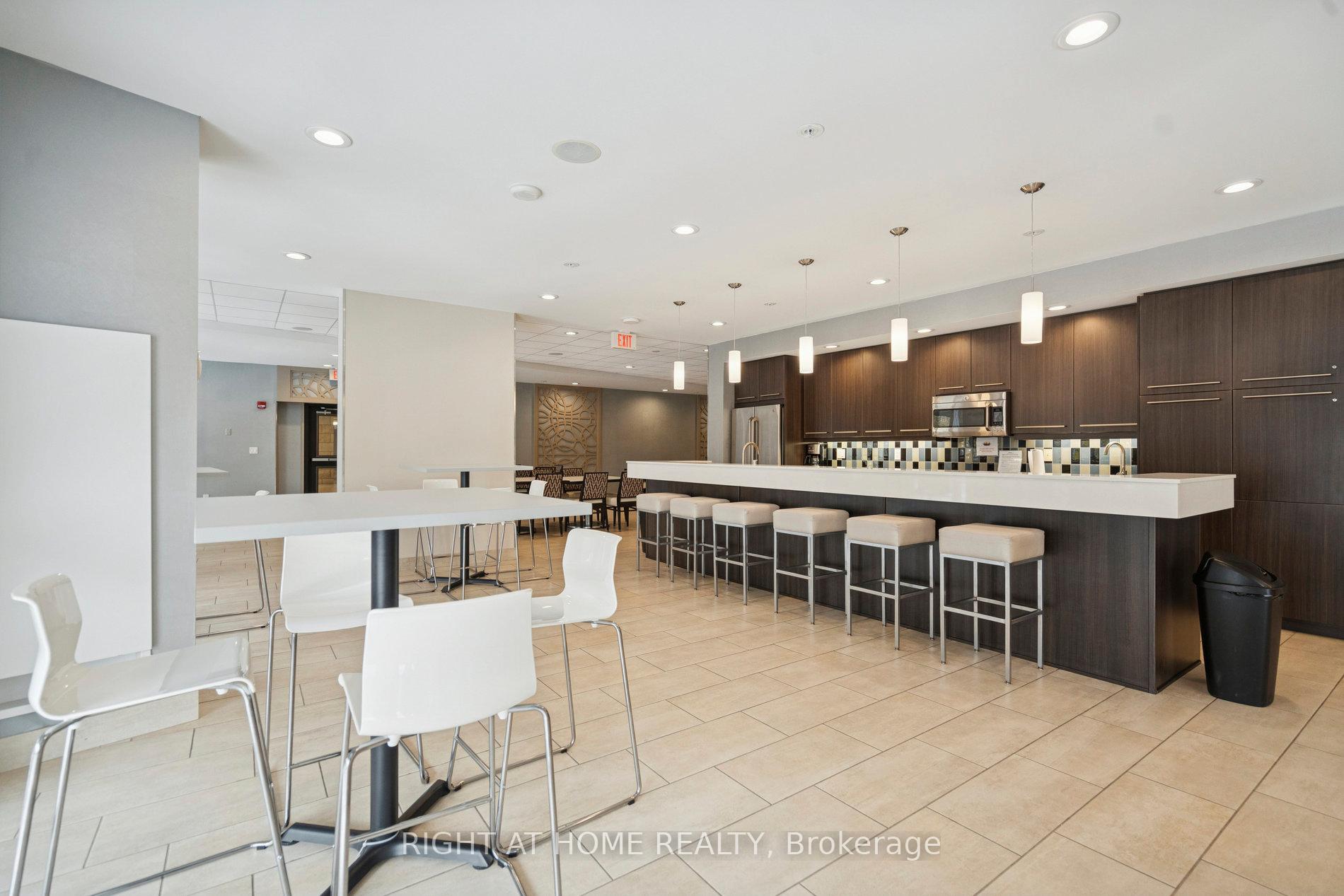 Photo 12 of Unit 1002, 551 Maple Avenue, Burlington, Brant — HOMEH
