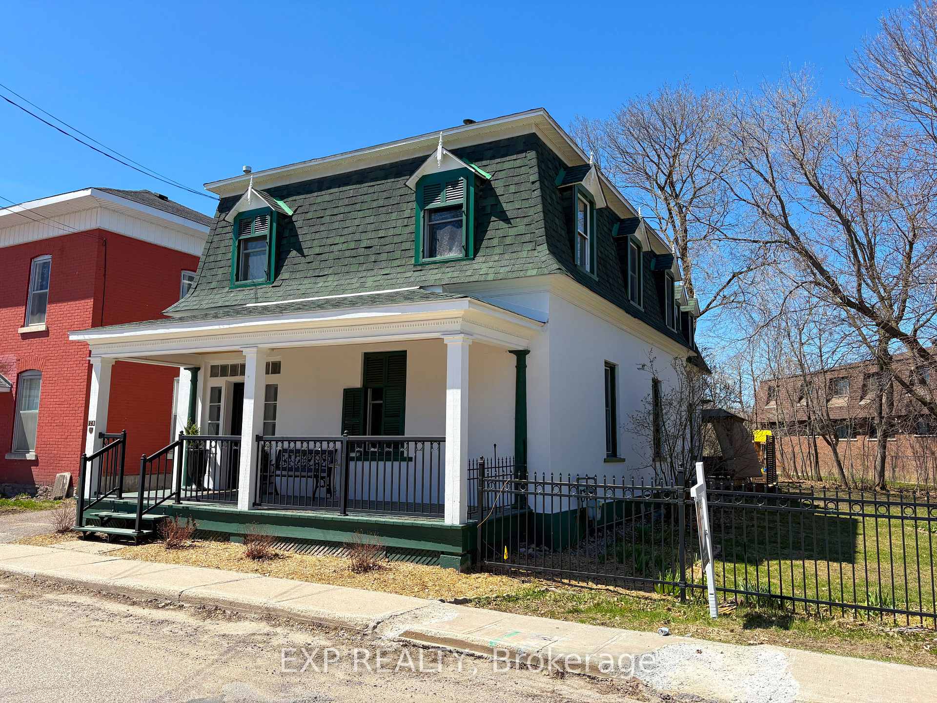 Photo of 128 Renfrew Avenue E