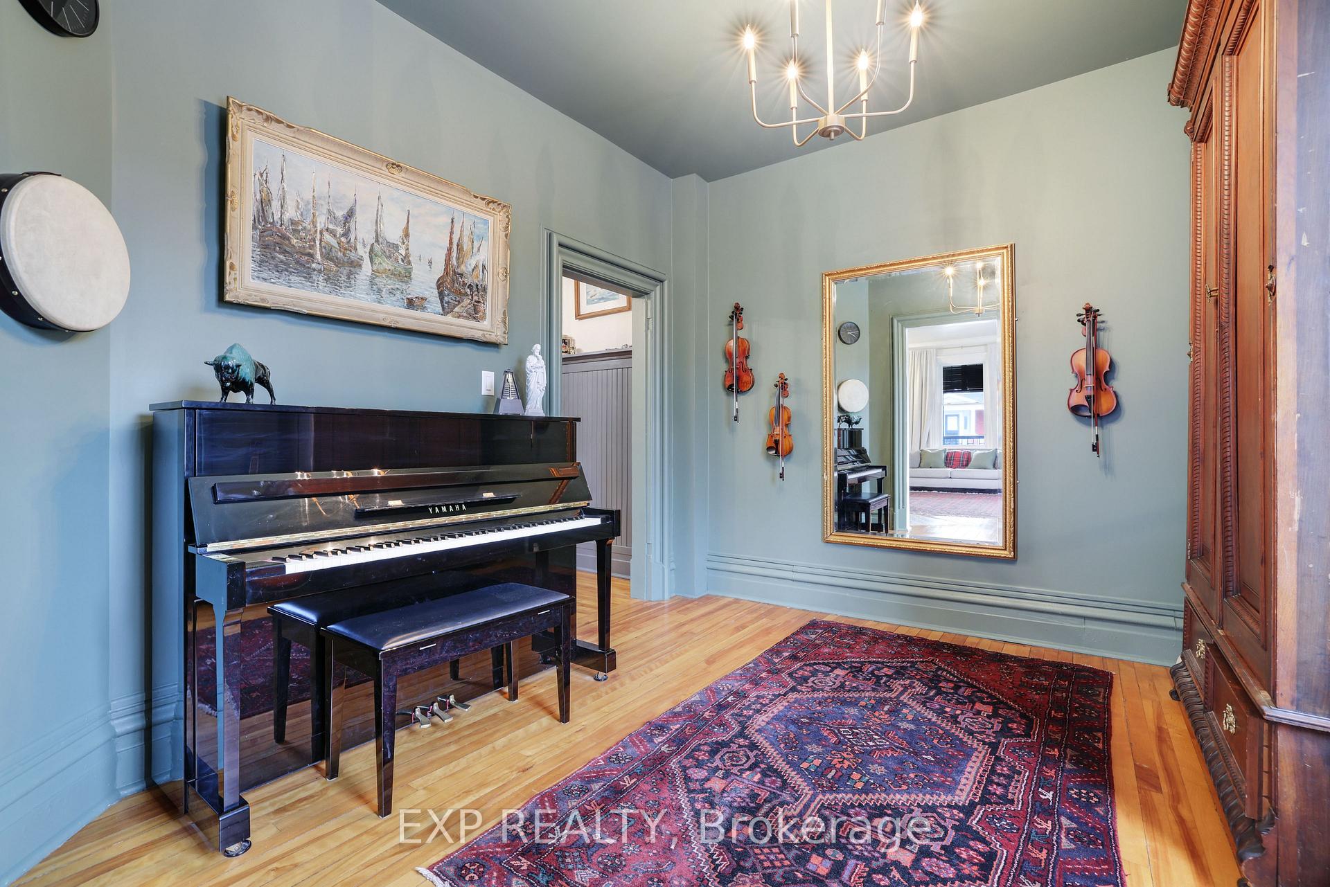 Photo 11 of 128 Renfrew Avenue E, Renfrew, Renfrew — HOMEH