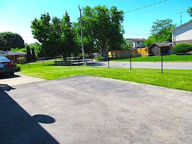 Photo 5 of 37 Allan Drive, St. Catharines, Fairview — HOMEH