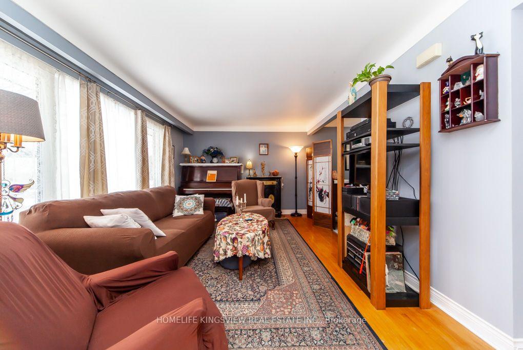 Photo 8 of 37 Allan Drive, St. Catharines, Fairview — HOMEH