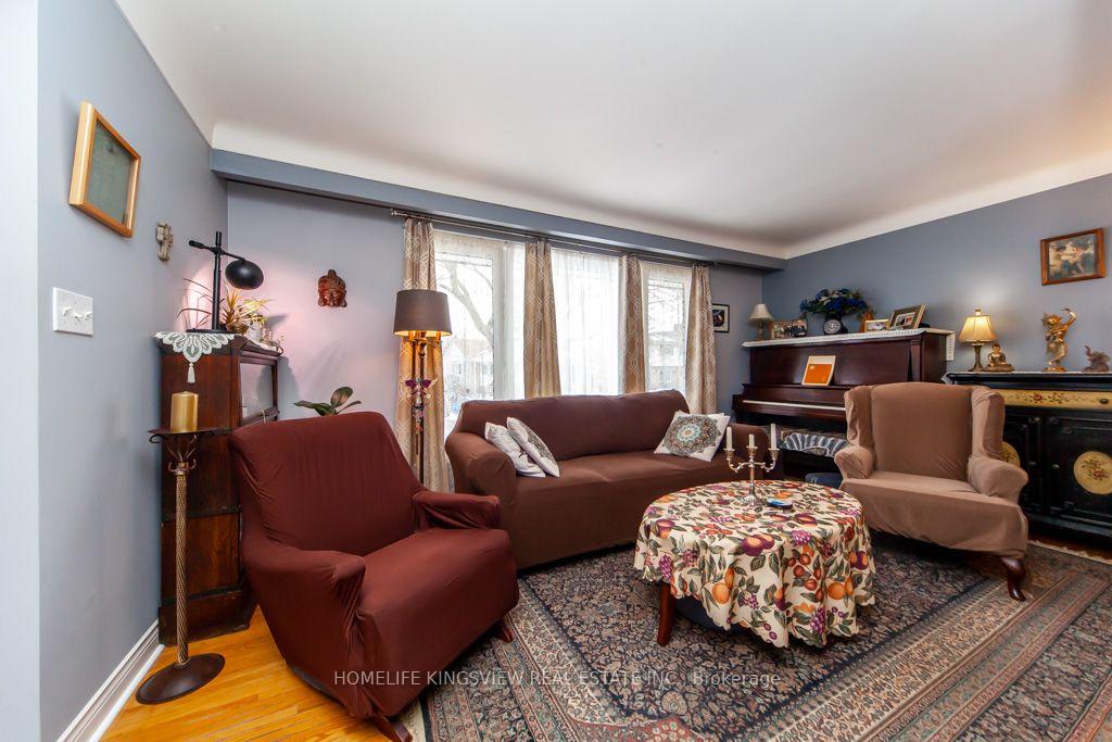 Photo 9 of 37 Allan Drive, St. Catharines, Fairview — HOMEH