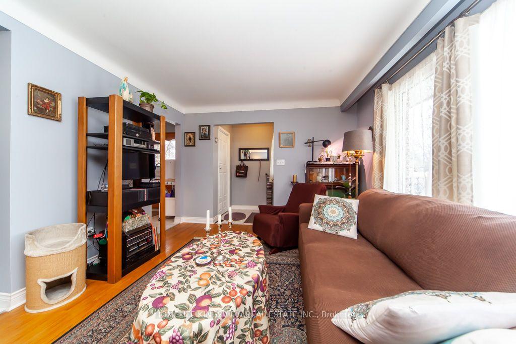 Photo 10 of 37 Allan Drive, St. Catharines, Fairview — HOMEH