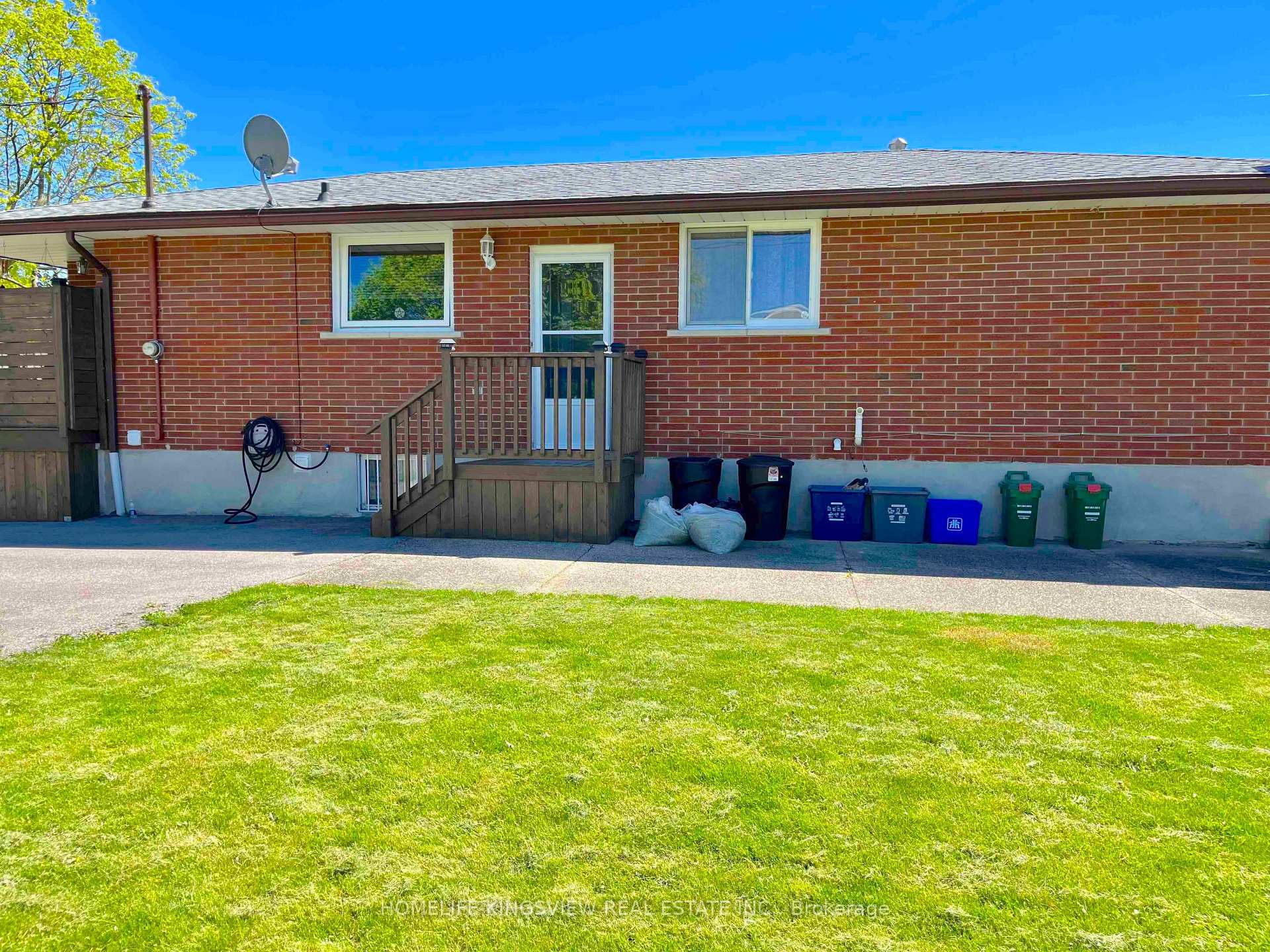 Photo 24 of 37 Allan Drive, St. Catharines, Fairview — HOMEH