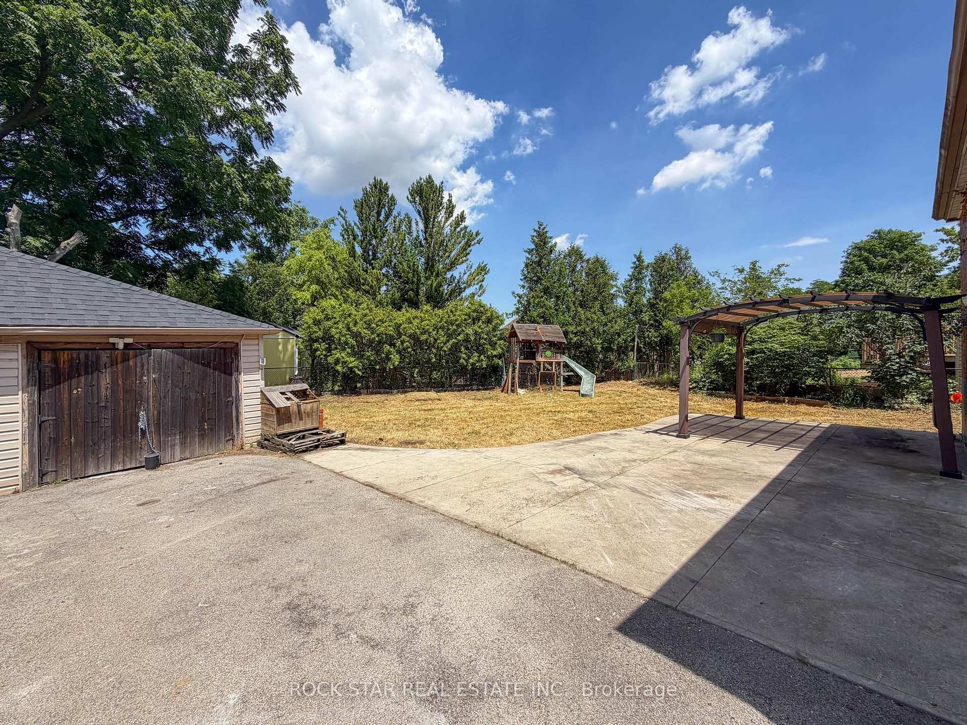 Photo 5 of 20 Patricia Place, Hamilton, Raleigh — HOMEH