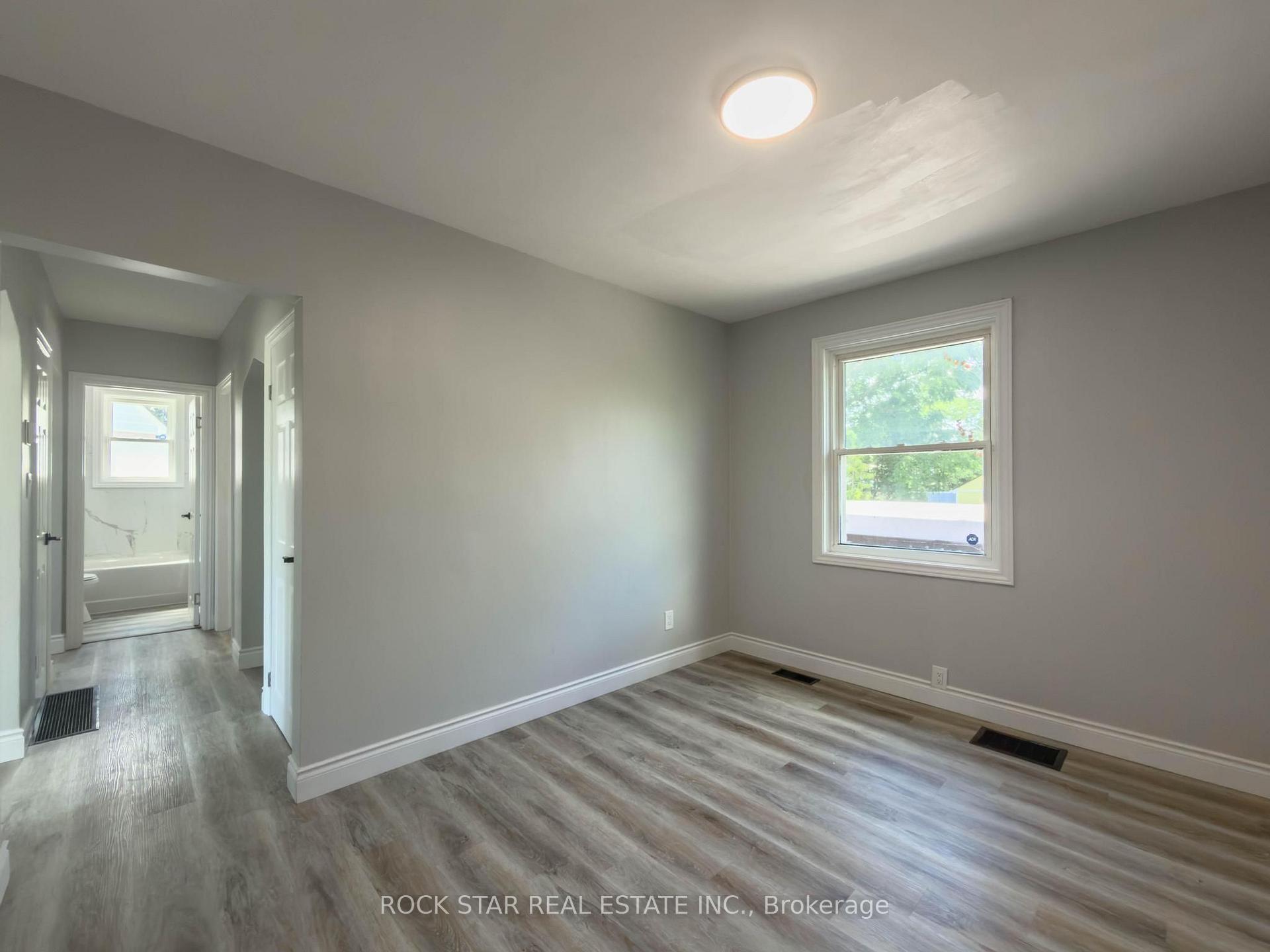Photo 12 of 20 Patricia Place, Hamilton, Raleigh — HOMEH