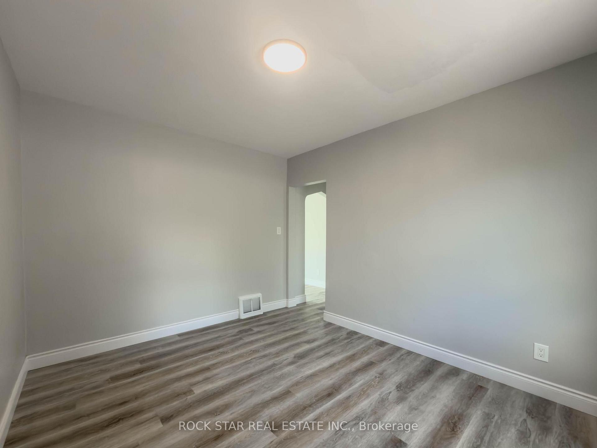 Photo 13 of 20 Patricia Place, Hamilton, Raleigh — HOMEH