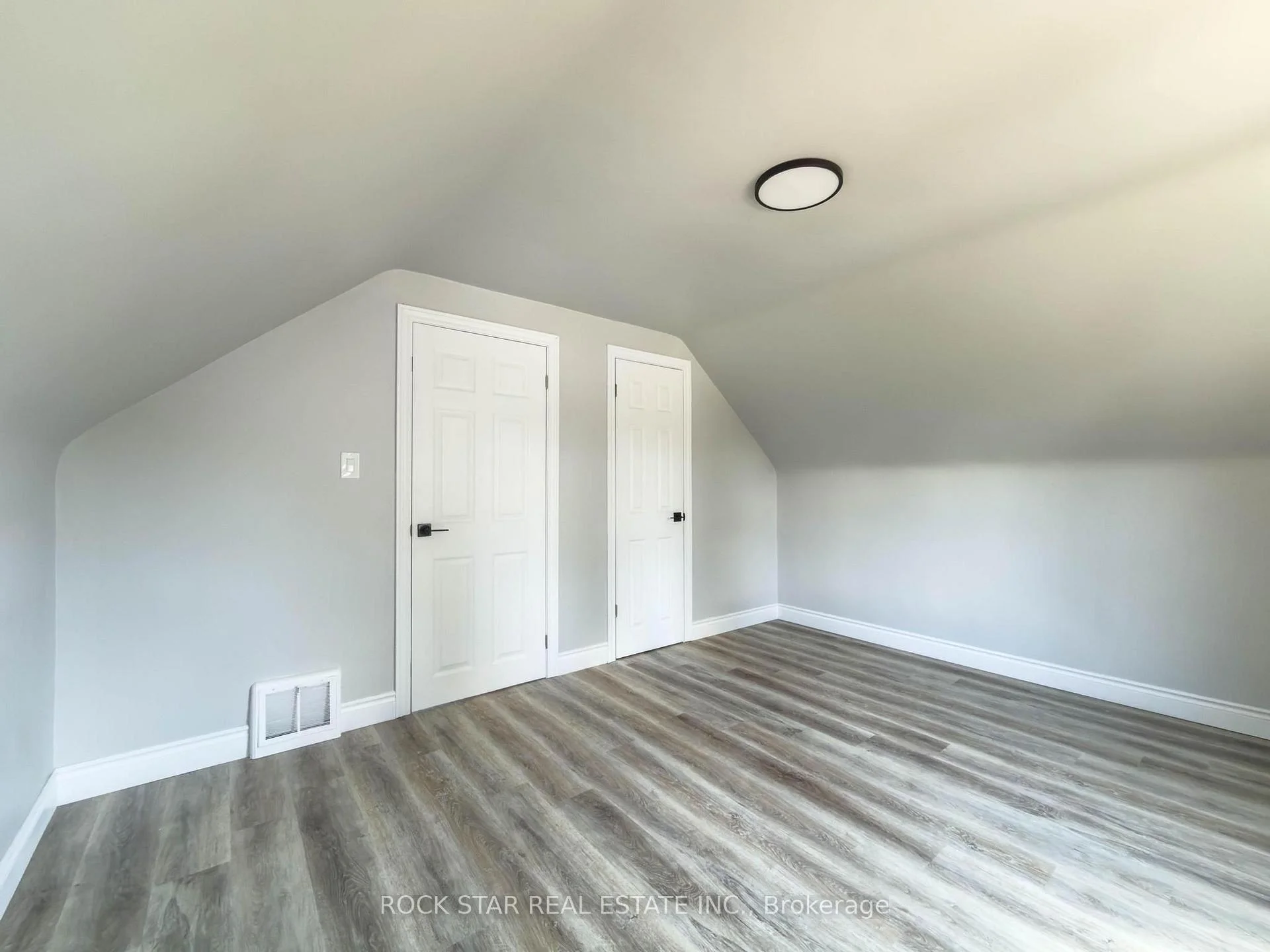 Photo 25 of 20 Patricia Place, Hamilton, Raleigh — HOMEH