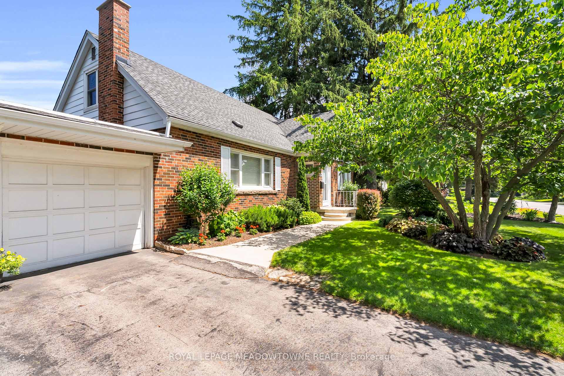 Photo 3 of 33 Parker Avenue, Hamilton, Ancaster — HOMEH