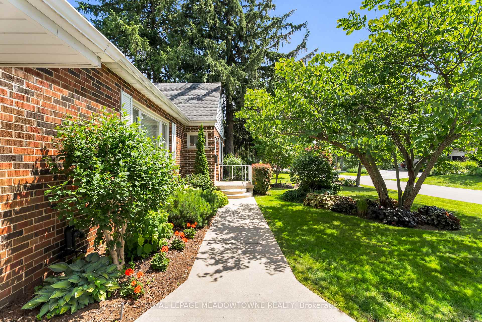 Photo 4 of 33 Parker Avenue, Hamilton, Ancaster — HOMEH