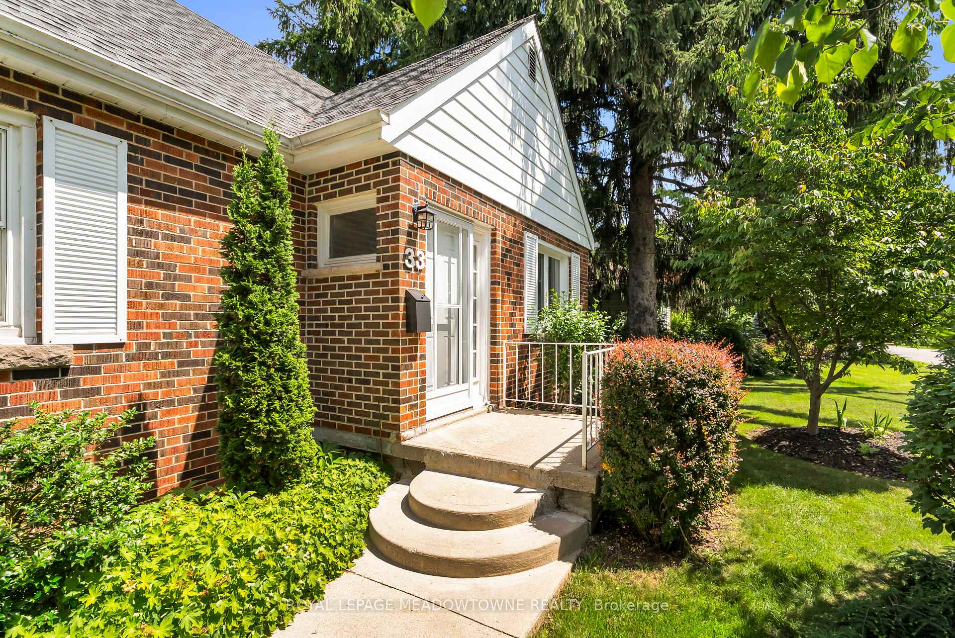 Photo 5 of 33 Parker Avenue, Hamilton, Ancaster — HOMEH