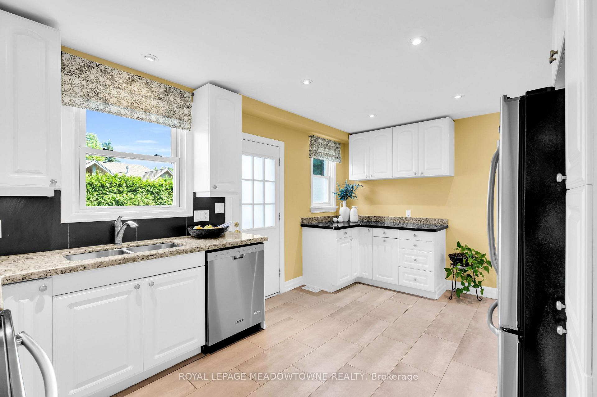 Photo 12 of 33 Parker Avenue, Hamilton, Ancaster — HOMEH