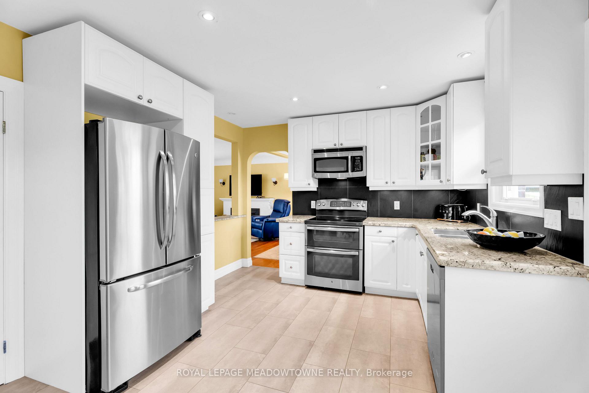 Photo 13 of 33 Parker Avenue, Hamilton, Ancaster — HOMEH