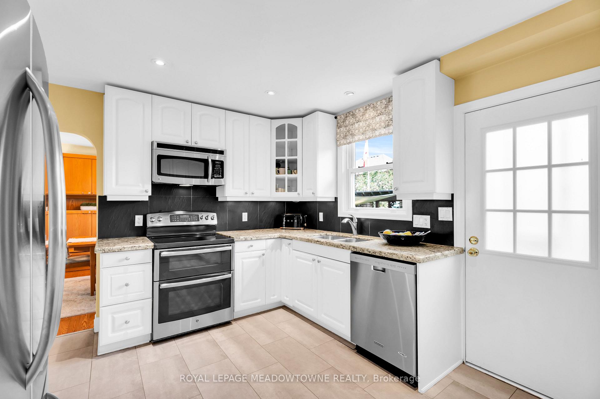 Photo 14 of 33 Parker Avenue, Hamilton, Ancaster — HOMEH