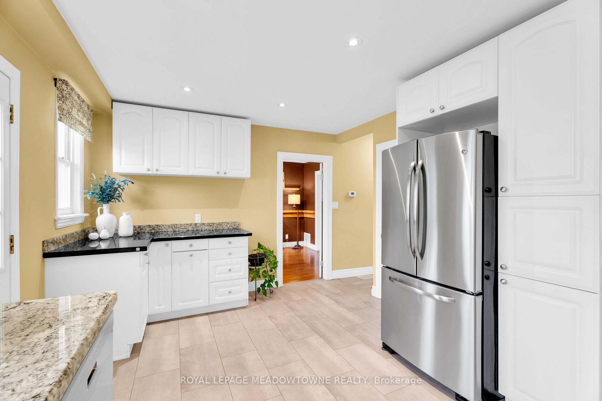 Photo 15 of 33 Parker Avenue, Hamilton, Ancaster — HOMEH