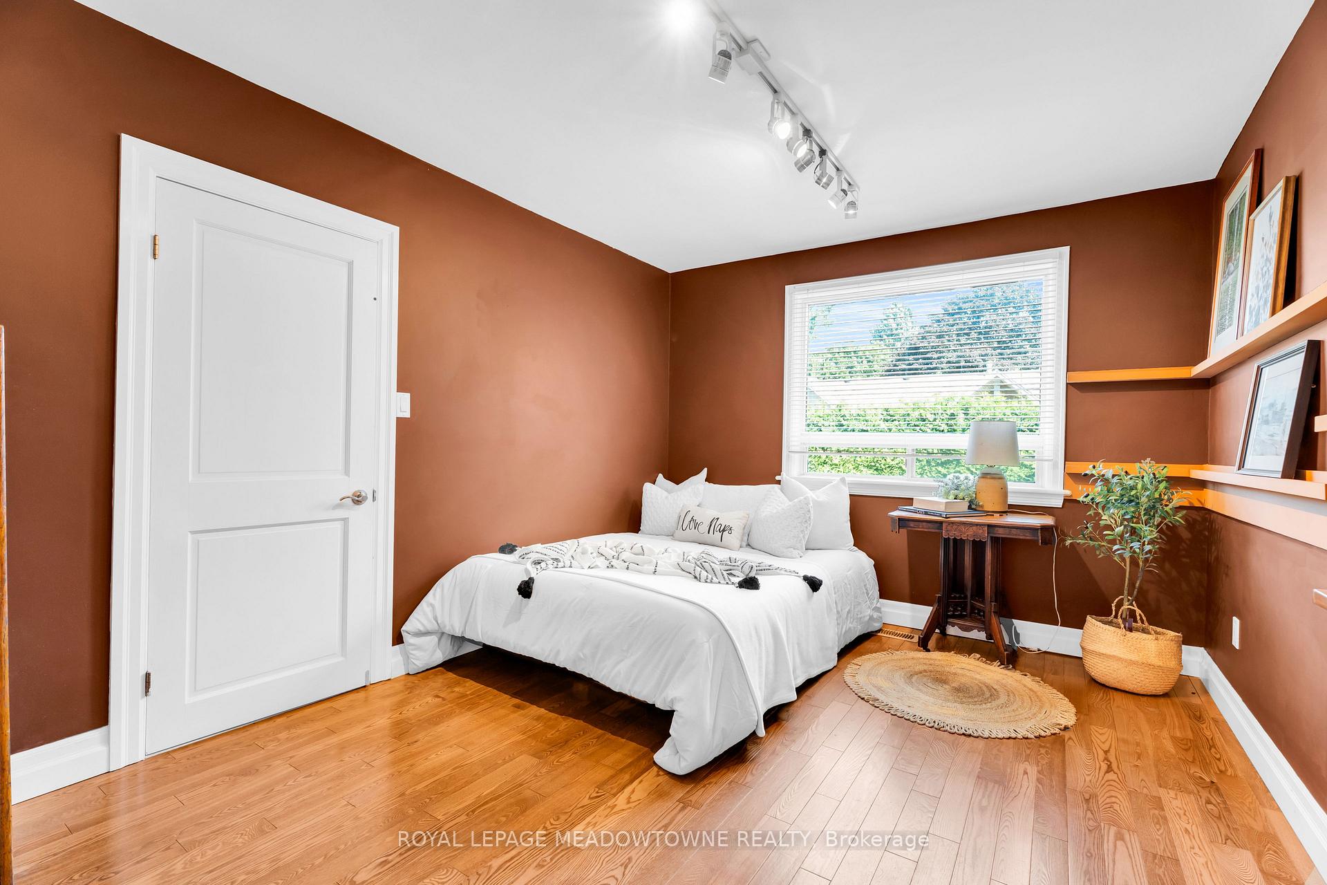 Photo 16 of 33 Parker Avenue, Hamilton, Ancaster — HOMEH