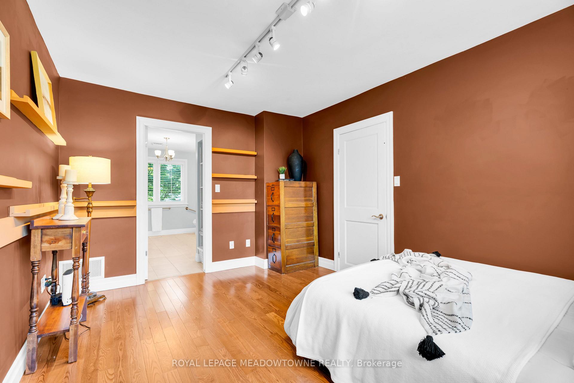 Photo 17 of 33 Parker Avenue, Hamilton, Ancaster — HOMEH
