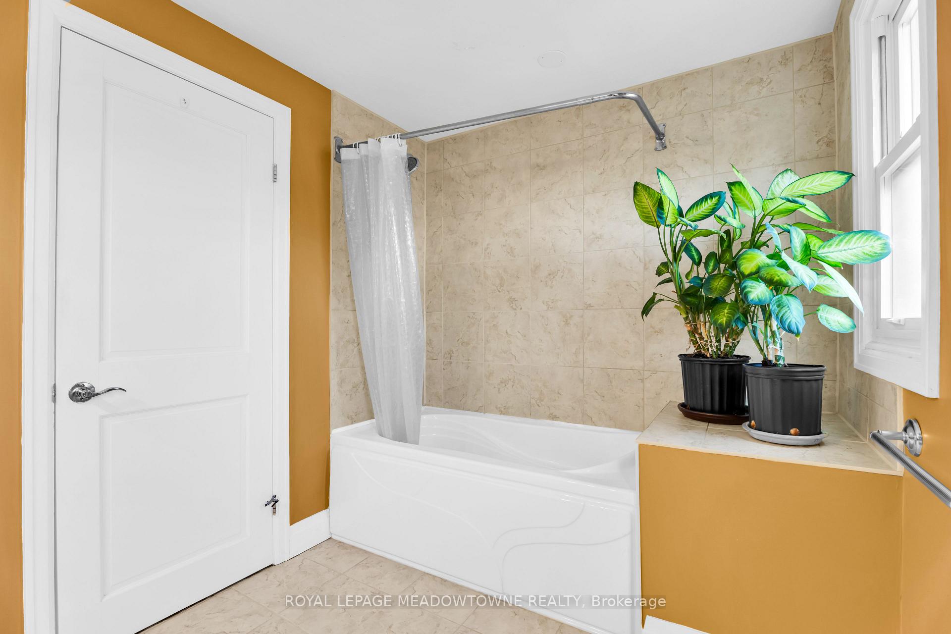 Photo 28 of 33 Parker Avenue, Hamilton, Ancaster — HOMEH