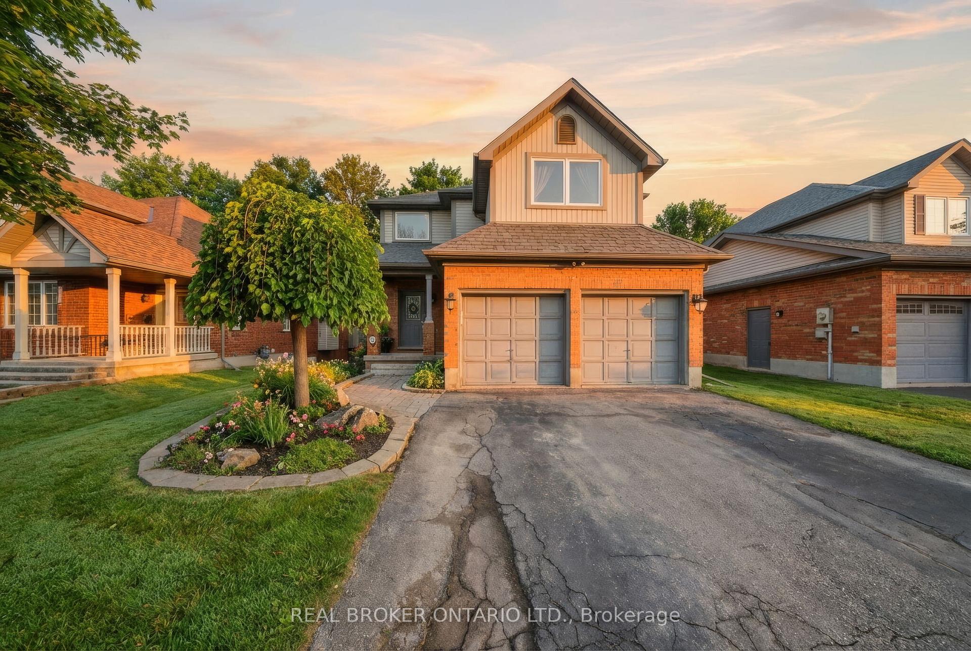 Photo 2 of 29 Alder Street, Orangeville — HOMEH