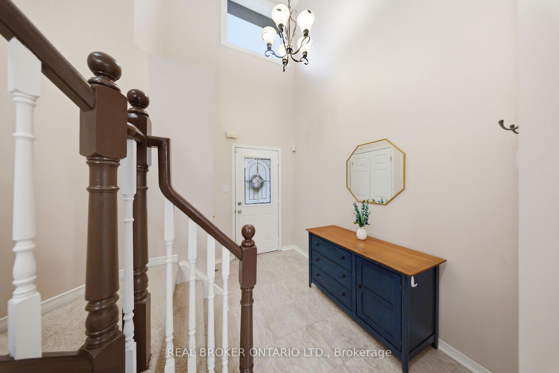Photo 4 of 29 Alder Street, Orangeville — HOMEH