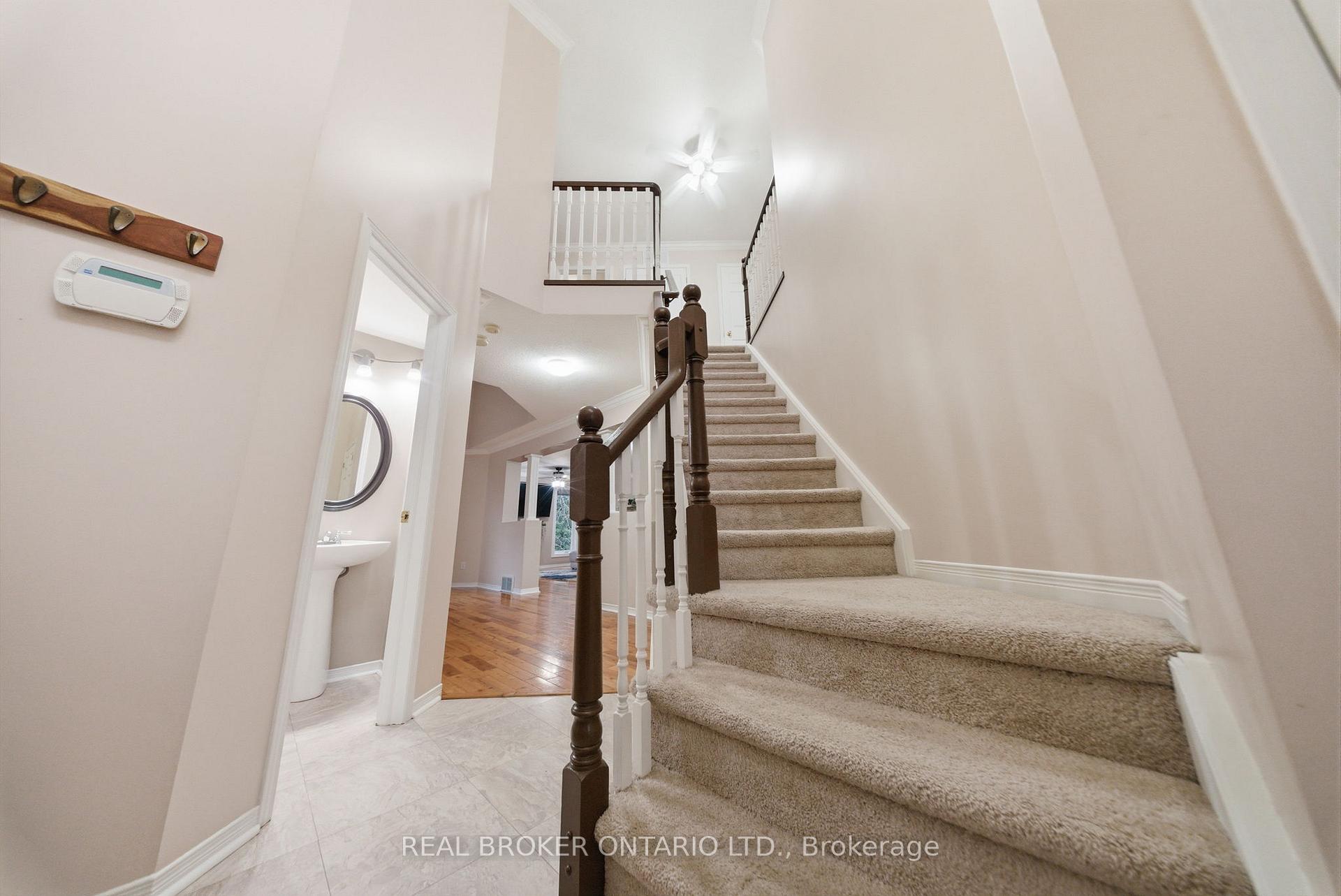 Photo 13 of 29 Alder Street, Orangeville — HOMEH