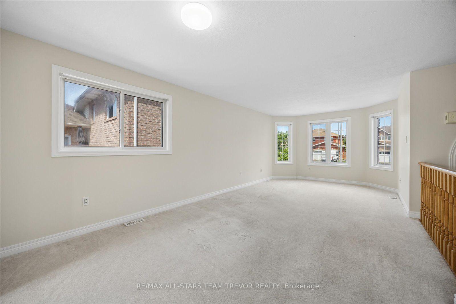 Photo 3 of 23 Dovedale Drive, Georgina, Keswick South — HOMEH