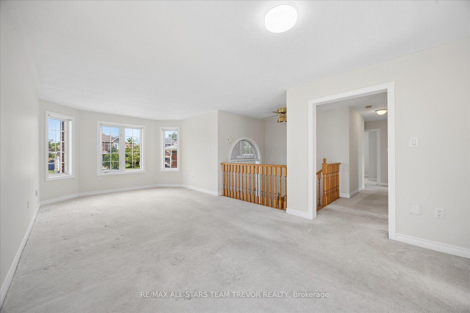 Photo 4 of 23 Dovedale Drive, Georgina, Keswick South — HOMEH