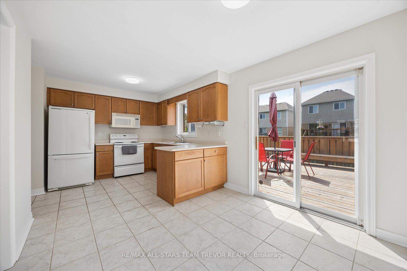 Photo 7 of 23 Dovedale Drive, Georgina, Keswick South — HOMEH