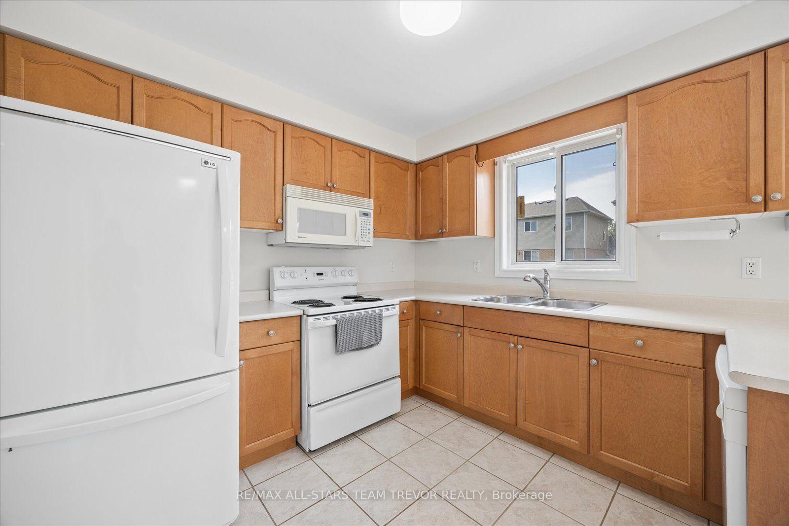 Photo 9 of 23 Dovedale Drive, Georgina, Keswick South — HOMEH