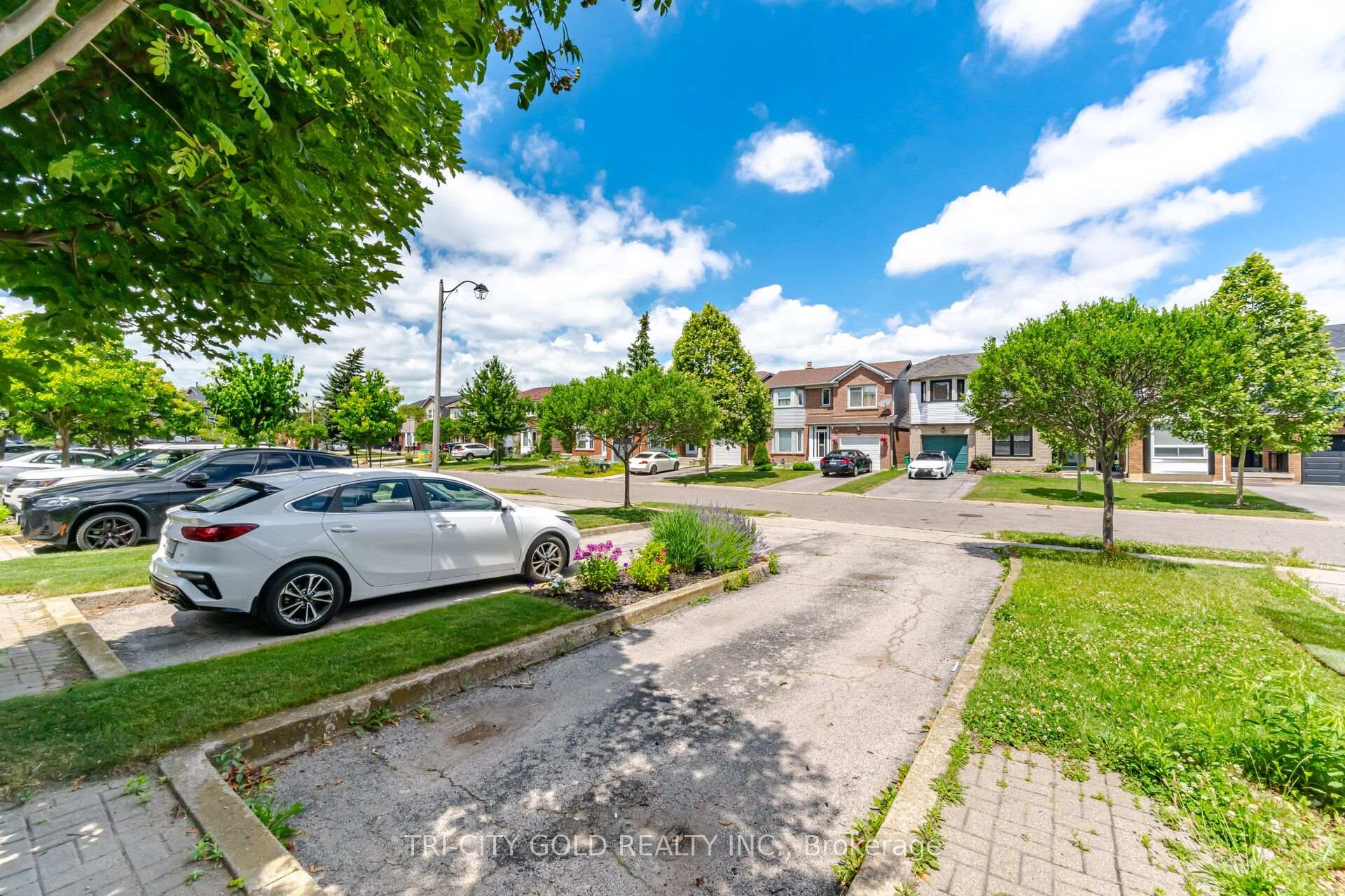 Photo 6 of 111 Chipmunk Crescent, Brampton, Sandringham-Wellington — HOMEH