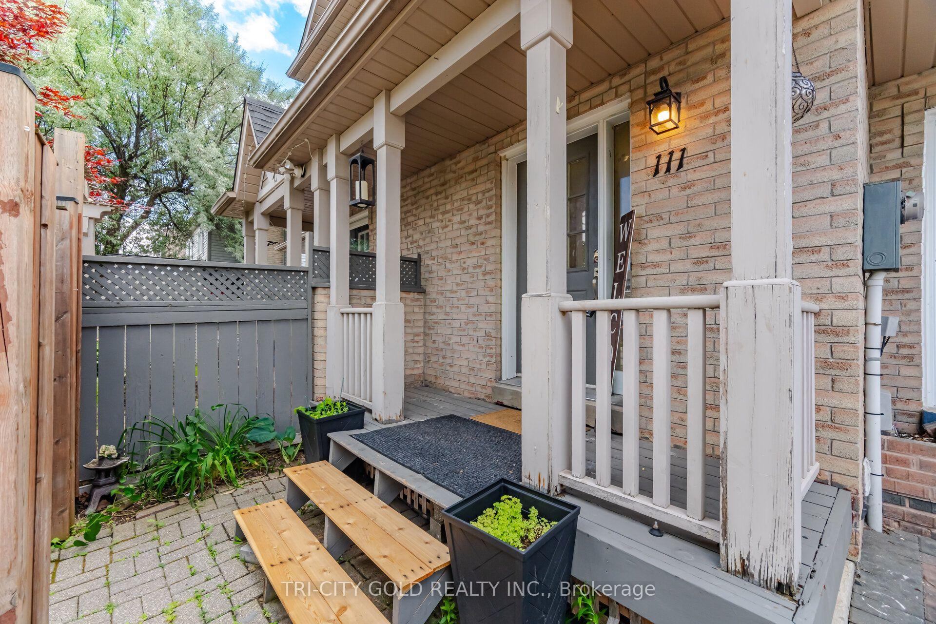 Photo 2 of 111 Chipmunk Crescent, Brampton, Sandringham-Wellington — HOMEH