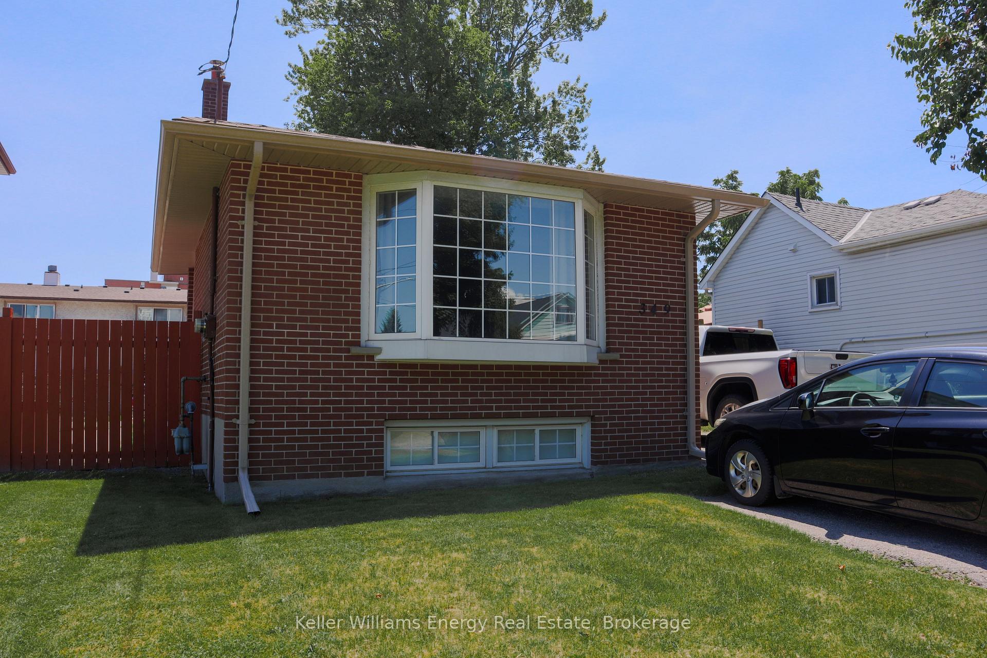 Front of Unit Unit 1, 349 Adelaide Avenue W